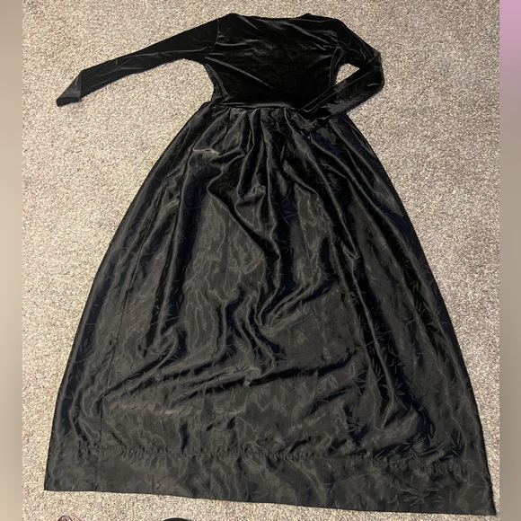 Vintage 90s Black Velvet and Silk Whimsigoth Ball Gown - Picture 7 of 10